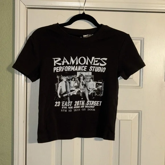 Ramones Performance Studio- Divided T Shirt , Medium, EUC Excellent condition - Picture 1 of 7